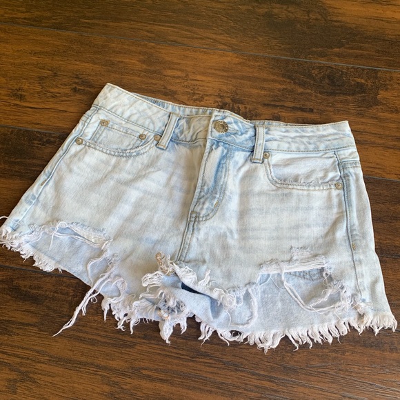 American Eagle Outfitters Pants - American Eagle tomboy shortie distressed